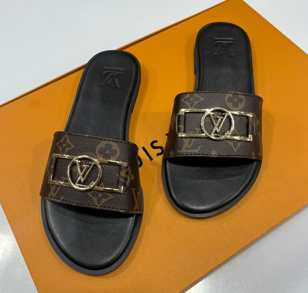 LOUIS VUITTON Flats